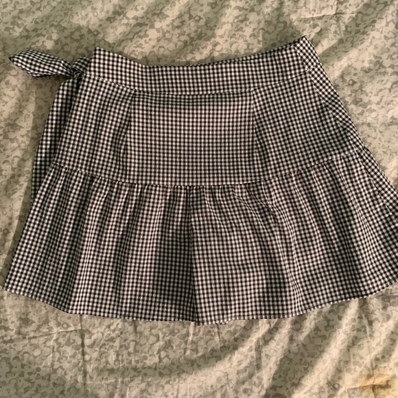 Francesca’s | Black Gingham Skort - Picture 2 of 2